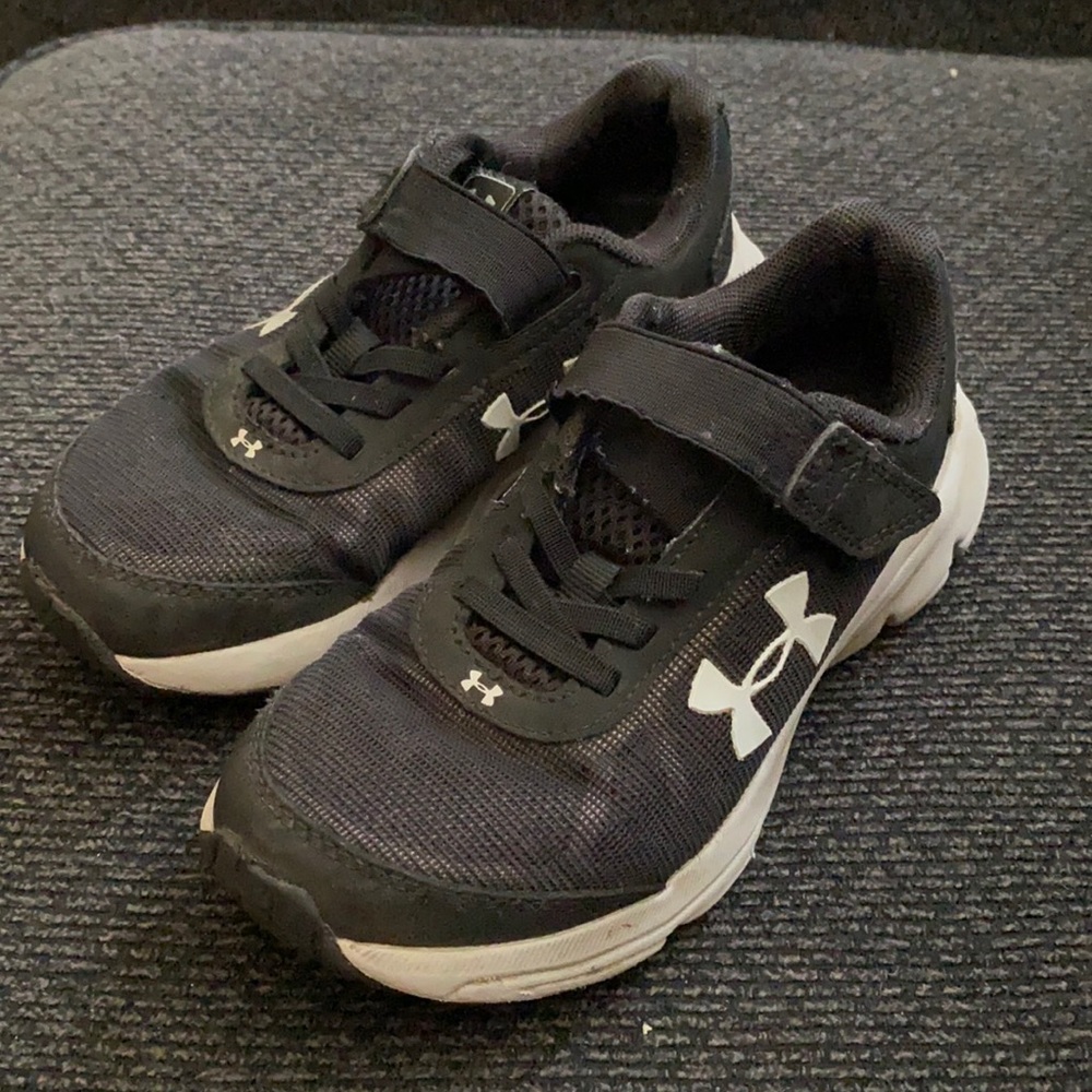Under armour boys shoes size 13